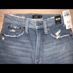 Abercrombie & Fitch - Ultra High Rise Mom Jeans